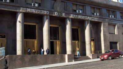 Por la devaluación, la deuda del sector público bajó USD 9.000 millones en 2019