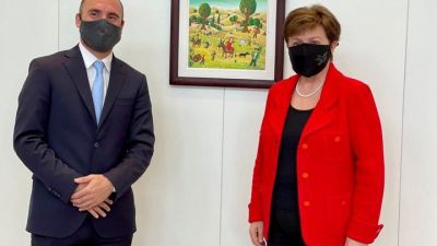 Martín Guzmán se ilusiona con ser el árbitro entre Cristina, Alberto y el FMI. Guzmán es visto como un buen negociador