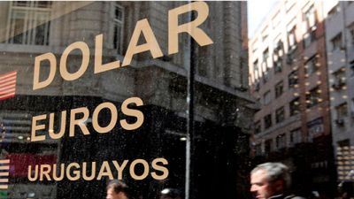 Analistas advierten que la paz cambiaria luce frágil y esperan mayores señales fiscales