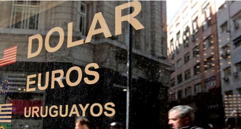 El dólar recorta la suba a $ 2 luego de que el BCRA vendió u$s 353 millones de reservas