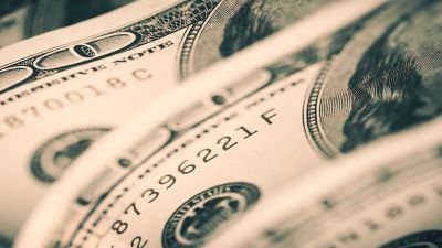 Se redujo la salida de depósitos en dólares de los bancos