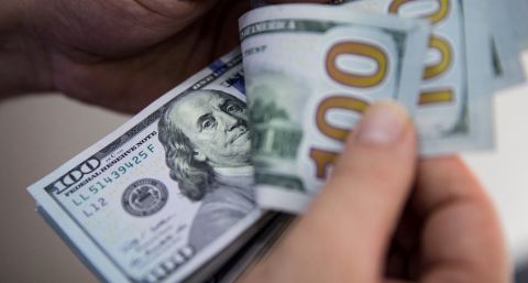 Una brecha cambiaria alta y creciente golpea fuerte sobre la economía