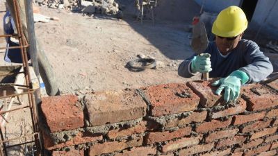 Recesión récord: en agosto la actividad económica siguió cayendo. La caída del PBI superó la baja de 2002