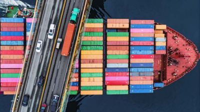 Clara señal recesiva de la economía global: la principal tarifa naviera tuvo su caída más fuerte en casi 40 años