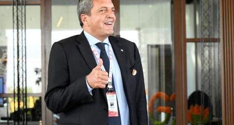 El FMI le aceptó a Massa una sustancial reducción de la  meta de reservas y allana al Gobierno el camino a las elecciones