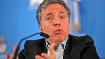 Qué dice el informe que Nicolás Dujovne le entregó a Macri sobre los impuestos en la Argentina