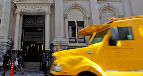 Recrean las reservas de "libre disponibilidad" para tomar dólares del BCRA y pagar deuda