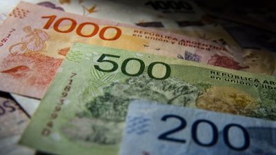 Alarma en la City: la cantidad de pesos en circulación creció muy por encima de lo habitual en diciembre