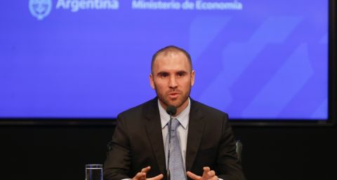Deuda: el Gobierno presentará su propia oferta y prorrogaría el plazo para seguir negociando. Frente a frente, los detalles de las últimas propuestas de Martín Guzmán y de los bonistas