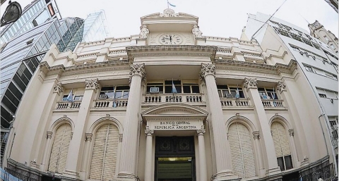 El BCRA reordenó el mercado: más reservas y dólares para importar. En la cuarentena dura: qué puede pasar con el blue y el oficial