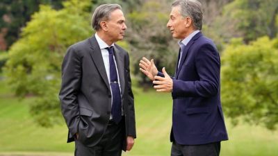 El Gobierno cree que puede llegar a las PASO con el dólar calmo, la inflación en baja y la actividad en crecimiento
