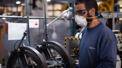 La actividad económica cayó 2% en enero. ¿Dólar o bonos indexados?