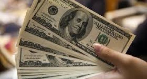 El dólar subió 38 centavos, pero el alza hubiera sido mayor de no ser por las ventas oficiales en futuros