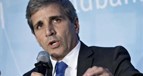 Caputo pidió tiempo a los empresarios y postergó la reforma tributaria para después de 2031