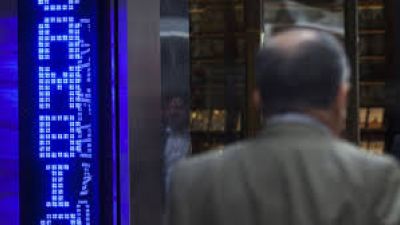 El dólar quiebra la racha alcista y arranca en baja en la última rueda de julio