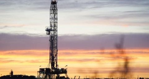 Mala señal para el Banco Central: la caída del precio petróleo ya afecta la balanza comercial energética