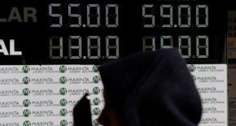 La brecha entre el dólar oficial y el dólar CCL sube a 30%