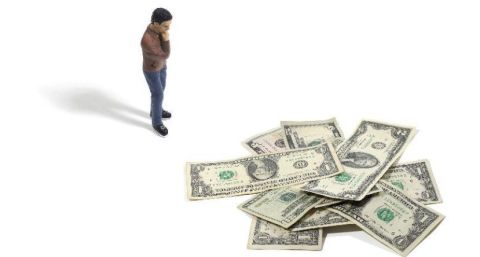 Un gurú de los negocios cuestiona a Warren Buffett y da 4 consejos para mantener contentos a los empleados