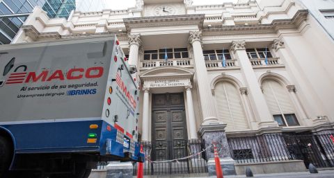 Cómo impacta la baja de la brecha en la economía: buenas noticias para el BCRA y los efectos en algunos sectores