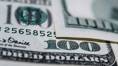 El dólar se mantenía arriba, pero retrocedió desde el máximo de $ 61 hasta los $ 57