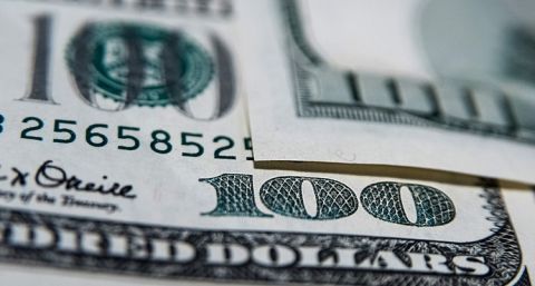 El dólar se mantenía arriba, pero retrocedió desde el máximo de $ 61 hasta los $ 57