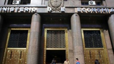 El Gobierno ve "buenas señales" para el canje de Letes en dólares