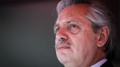 Alberto Fernández define una táctica para enfrentar a los bonistas que resisten su ultima oferta apoyada por el FMI
