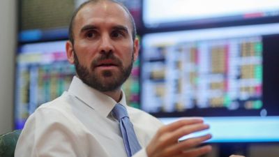 El ministerio de Economía colocó $135.000 millones en bonos y renovó un vencimiento de la semana próxima