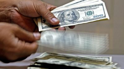 Dólar. Las seis dificultades que complican la compra y hasta cuándo podrían durar. El Central volvió a levantar el techo del mayorista
