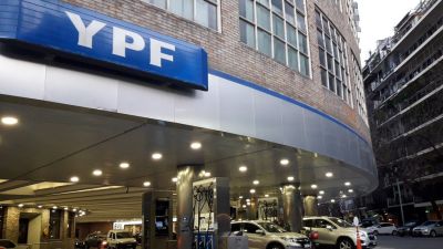 YPF mejora la oferta de canje del bono que le vence en marzo. Un grupo de acreedores rechaza la nueva oferta de YPF
