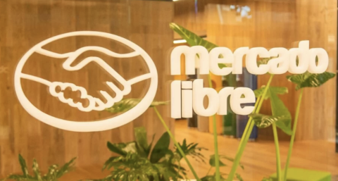 La acción de Mercado Libre alcanzó un nuevo máximo histórico, mientras los papeles de Globant se desploman