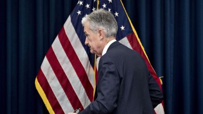 La FED se plantea bajar la tasa de interés por primera vez desde 2008, marcando el final de una era