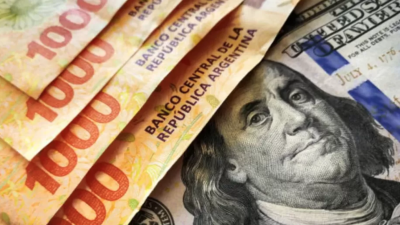 Los depósitos en dólares y en pesos subieron en abril