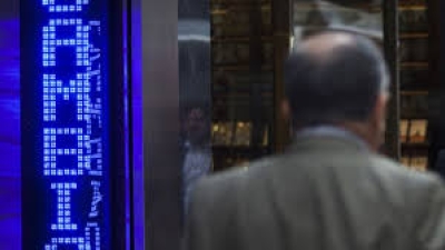 El dólar avanza a $ 61: la tasa supera el 79% y el BCRA vendió u$s 169 millones