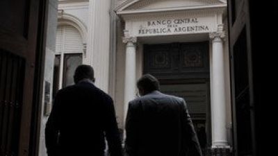 Los bancos huyen de las Leliqs: pronostican un endurecimiento del cepo