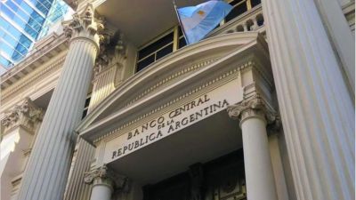 El BCRA bajó otra vez la tasa, pero alienta plazos fijos UVA con interés positivo