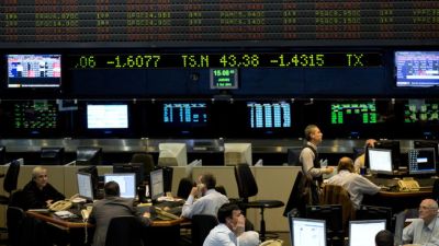 El Gobierno sale a canjear letras en pesos por $ 130.000 millones