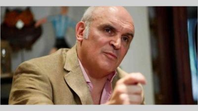 Para Espert, la economía podría caer 5%, el default es inevitable y el Gobierno debe bajar impuestos