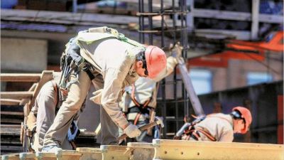 En el mes previo a la cuarentena, la economía cayó 2,2%