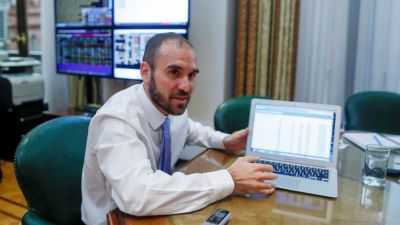La nueva oferta de Guzmán supera los USD 50, pero un grupo de acreedores se resiste a aceptarla. Pagaron los seguros por el default de deuda argentina: bonistas recibirán US$ 1.400 millones
