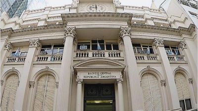 BCRA abre el cepo para las cajas de ahorro en dólares: cómo será