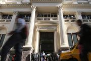 llegaron-los-dolares-prestados-por-bancos-H266UIAOZVHSFJGY7V5GLOR5OA.jpg