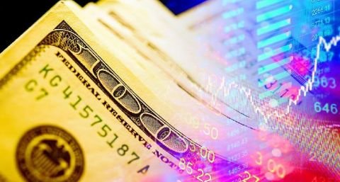 Según un consorcio de bancos, el dólar está por encima de un valor razonable