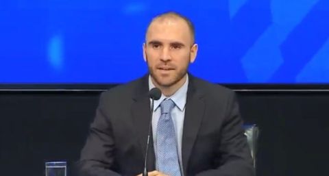 A Martín Guzmán se le acerca la hora de mostrar las cartas y crece la tensión