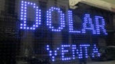 El dólar cerró junio 5% abajo, pero acumula un alza de 13% en el año