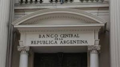 Por el poder de fuego del BCRA, Pichetto y la Fed, el peso lidera a monedas emergentes desde mayo