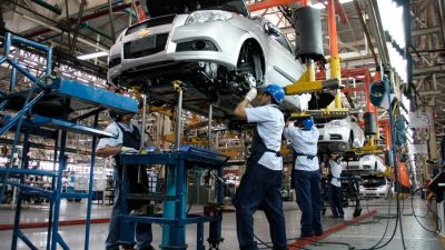 Las automotrices aumentan su producción, pero ya ven amenazas a su crecimiento: cuáles son
