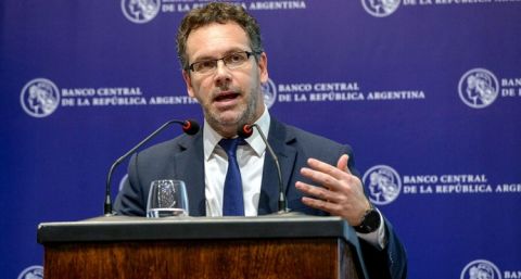 La tasa de política monetaria cede debajo de 70% tras 20 recortes consecutivos