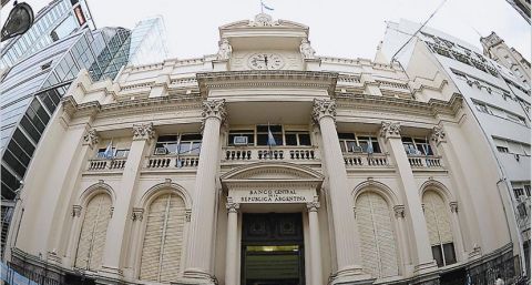 El Gobierno toma u$s 1.300 millones de las reservas para pagar deuda