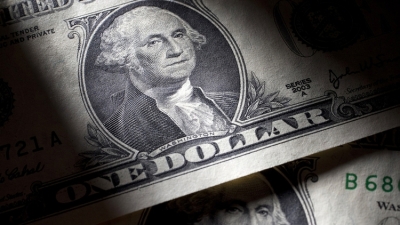 El dólar rompió la racha bajista y la tasa quedó sobre el piso que impuso el BCRA